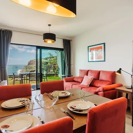 Guestready - With Stunning Views * Santa Cruz (Madeira)