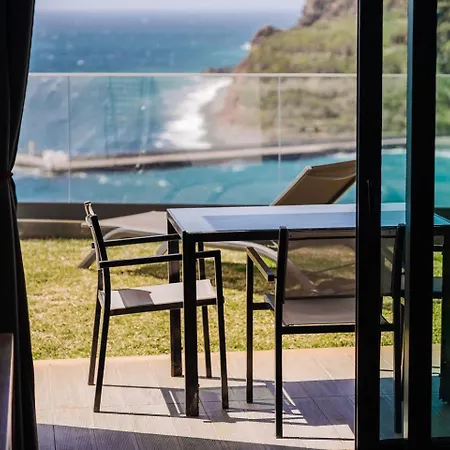 Guestready - With Stunning Views Santa Cruz (Madeira)