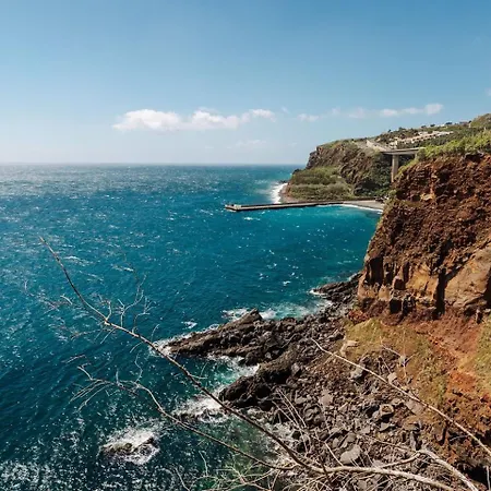 Guestready - With Stunning Views Santa Cruz (Madeira)