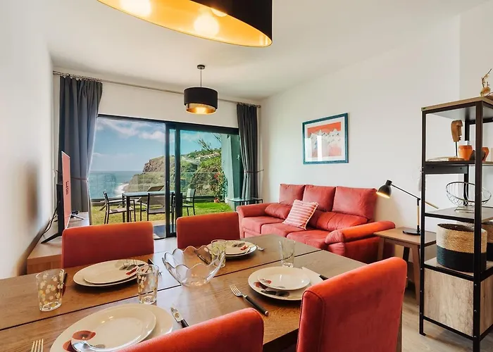 Guestready - With Stunning Views * Santa Cruz (Madeira)