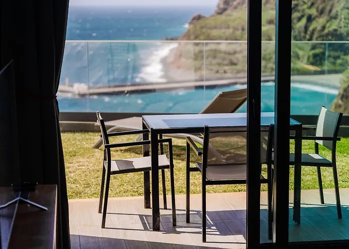 Guestready - With Stunning Views Santa Cruz (Madeira)